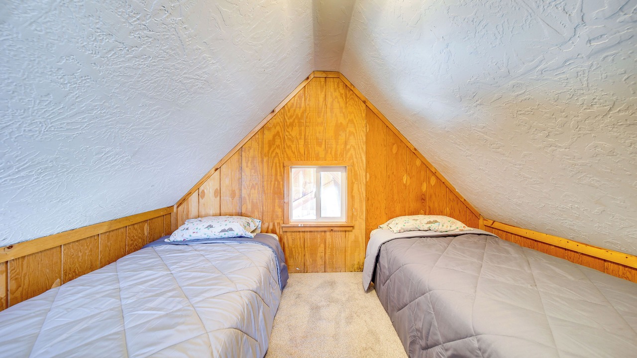 Photo of Bedroom in Garden Valley