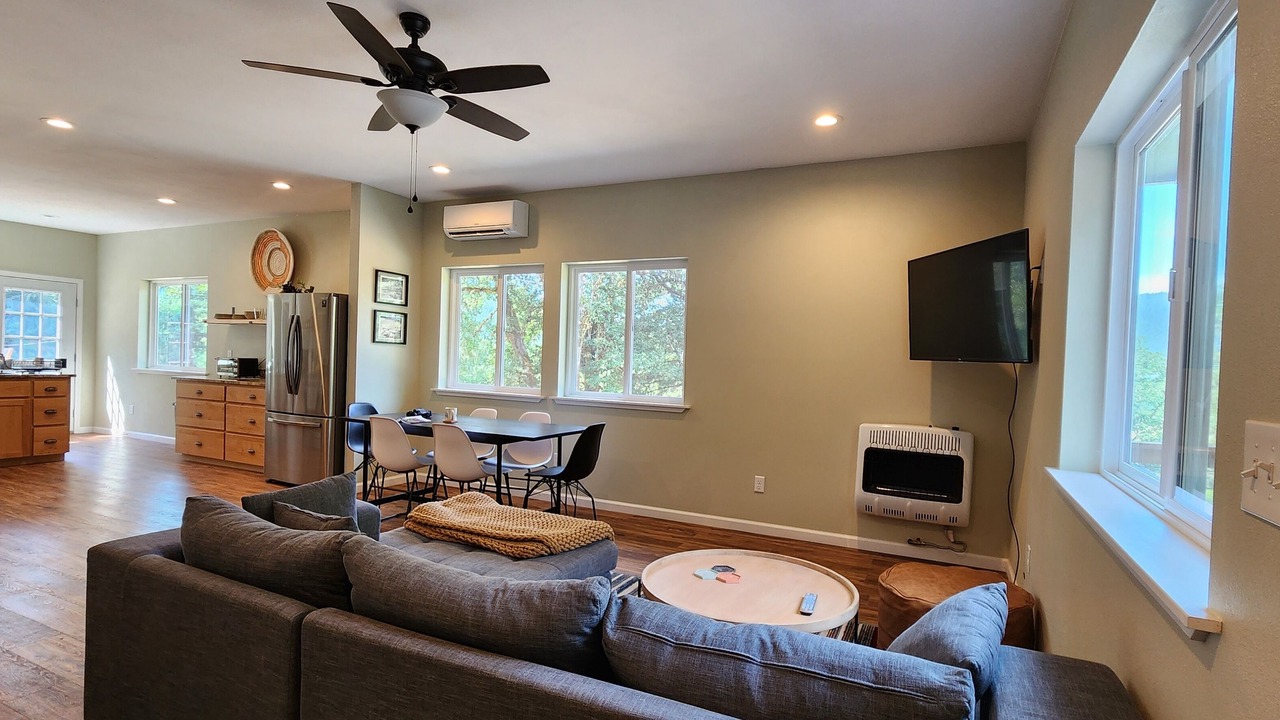 Photo of Livingroom in Umpqua