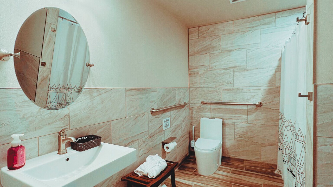 Photo of Bathroom in Mossyrock