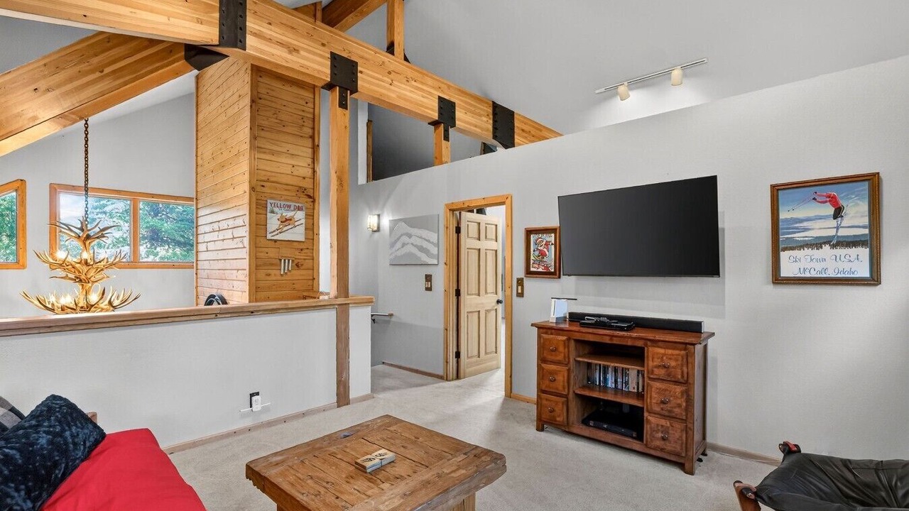 Photo of Livingroom in McCall