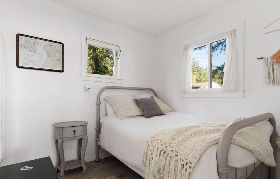 Photo of Bedroom in Coupeville