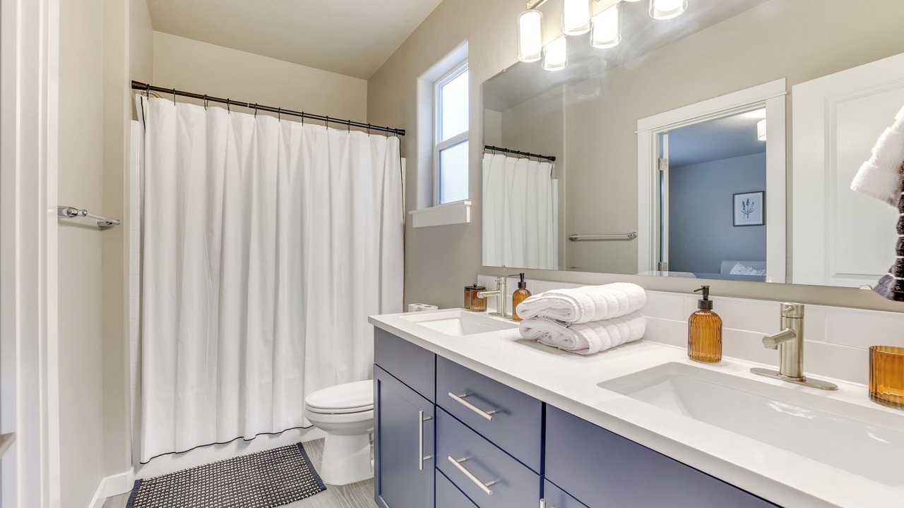 Photo of Bathroom in Sunset