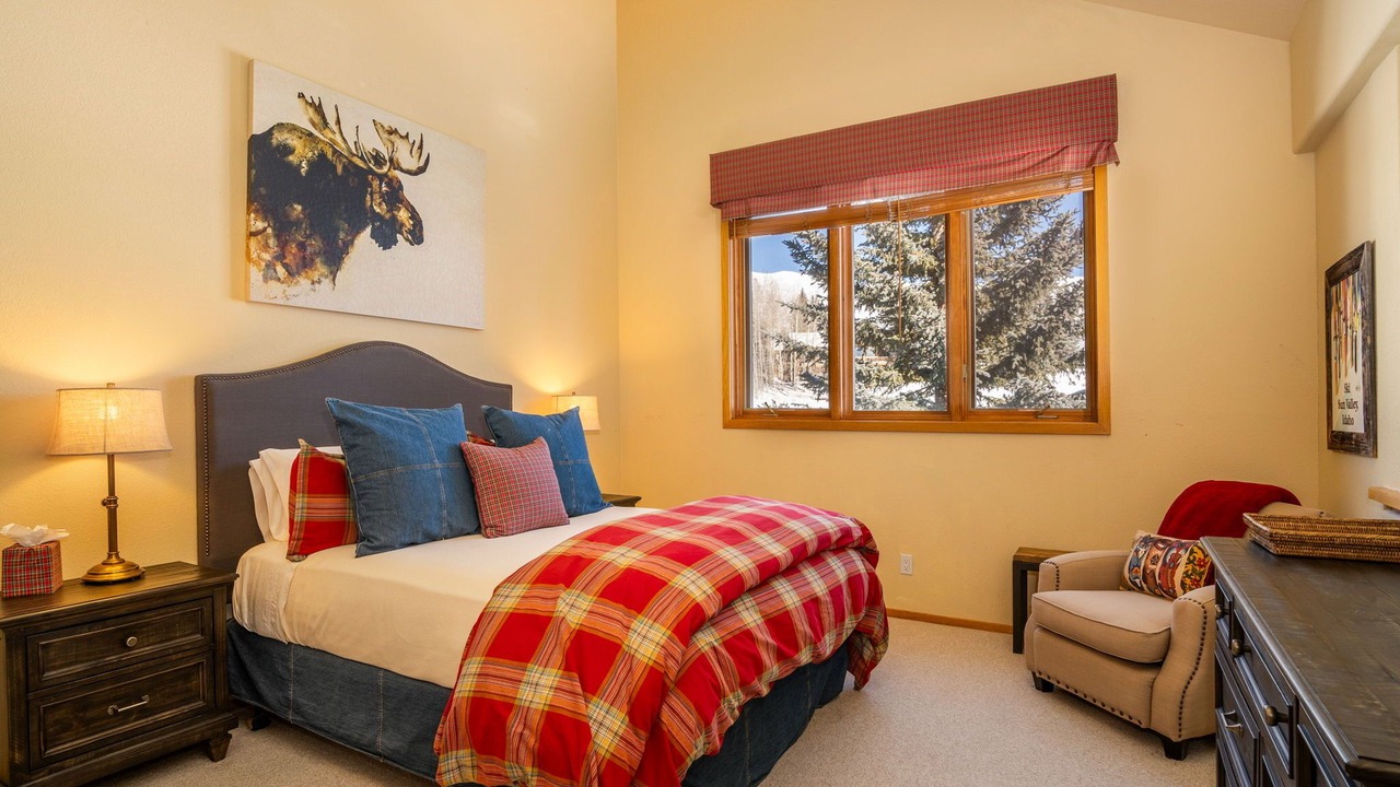 Photo of Bedroom in Elkhorn Village