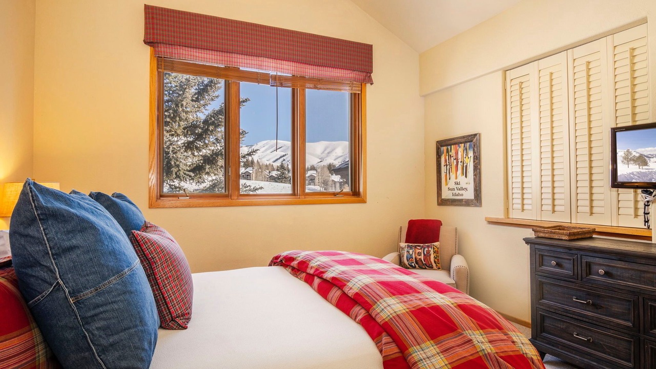 Photo of Bedroom in Elkhorn Village