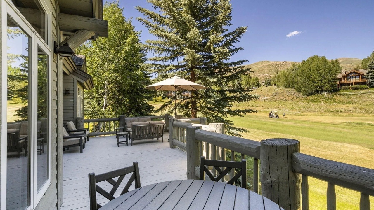 Photo of Outdoor in Elkhorn Village
