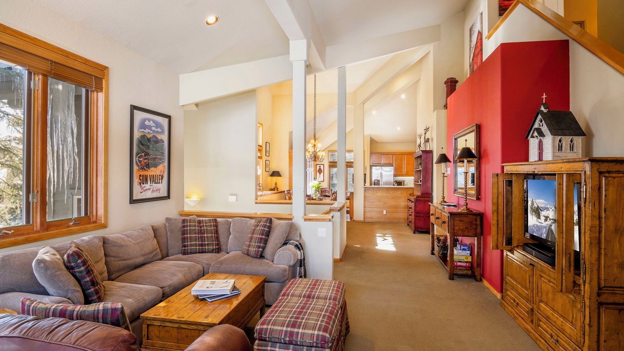 Photo of Livingroom in Elkhorn Village