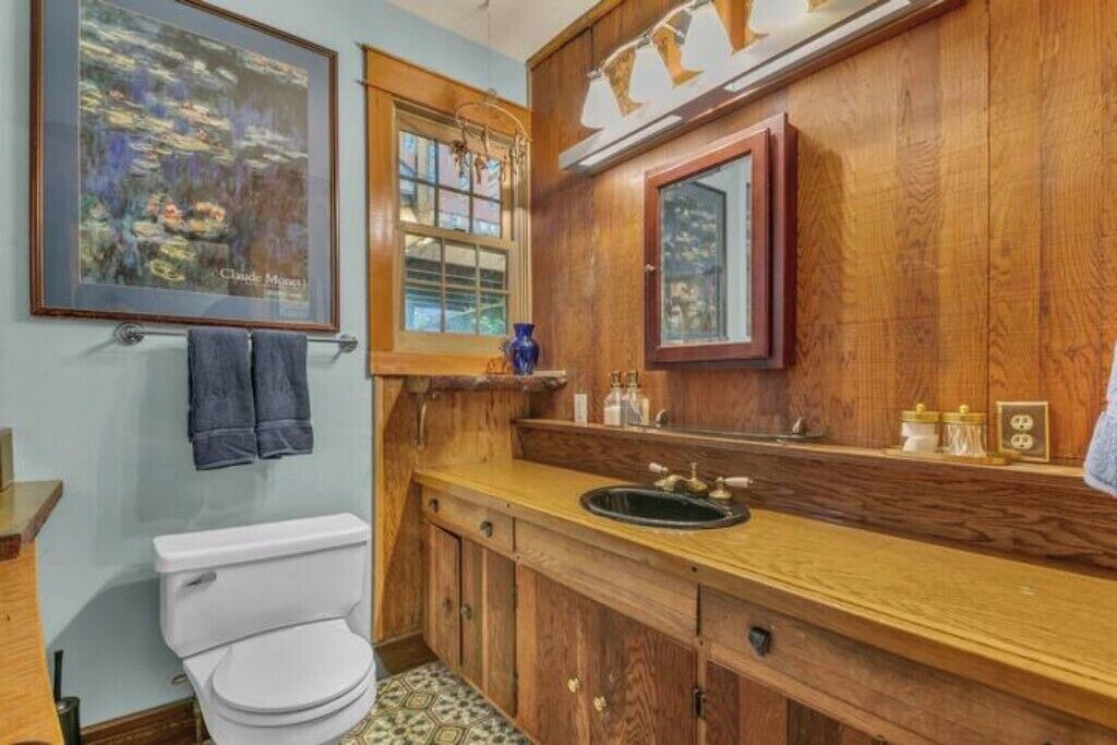 Photo of Bathroom in Central Tacoma