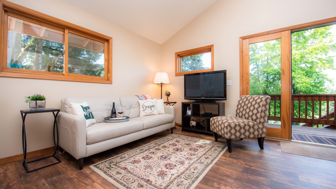Photo of Livingroom in McMinnville