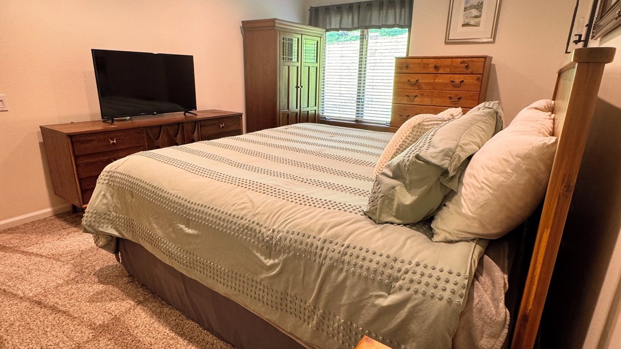 Photo of Bedroom in Elkhorn Village