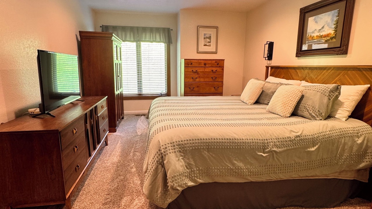 Photo of Bedroom in Elkhorn Village