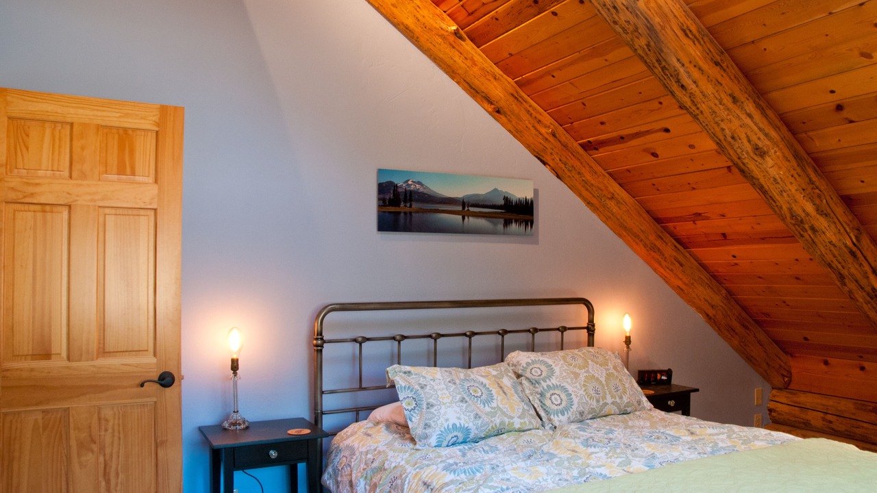 Photo of Bedroom in Oregon Water Wonderland