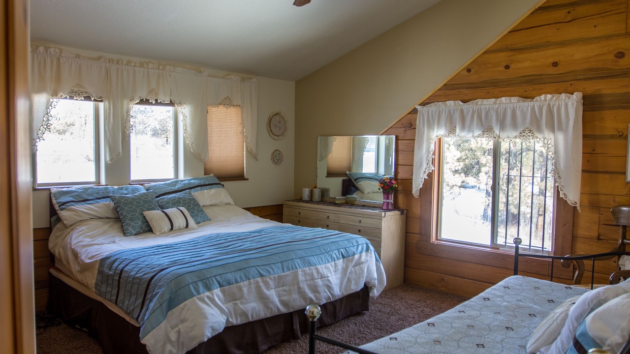 Photo of Bedroom in Garden Valley
