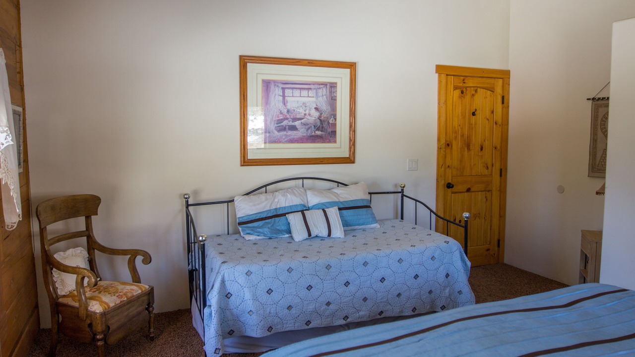Photo of Bedroom in Garden Valley