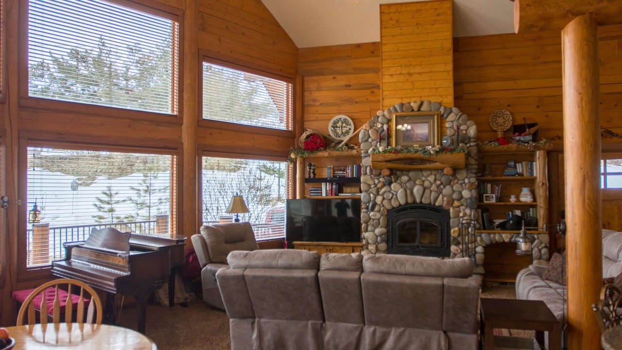 Photo of Livingroom in Garden Valley
