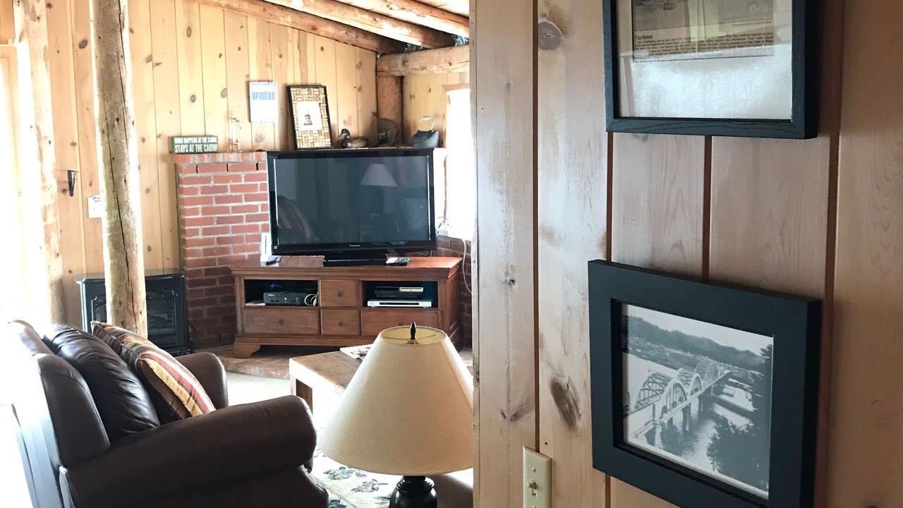 Photo of Livingroom in Scottsburg