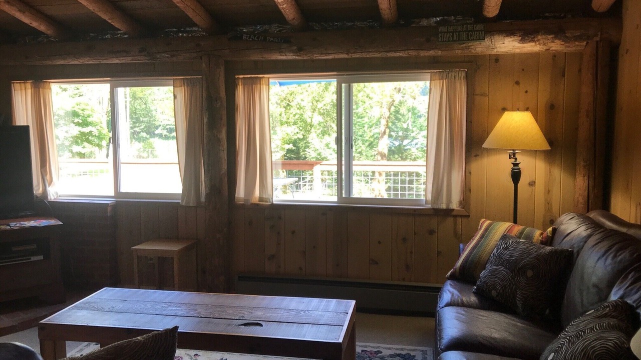 Photo of Livingroom in Scottsburg