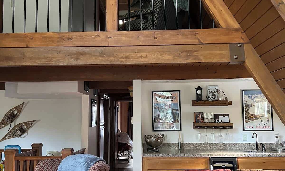 Photo of Livingroom in Warm Springs