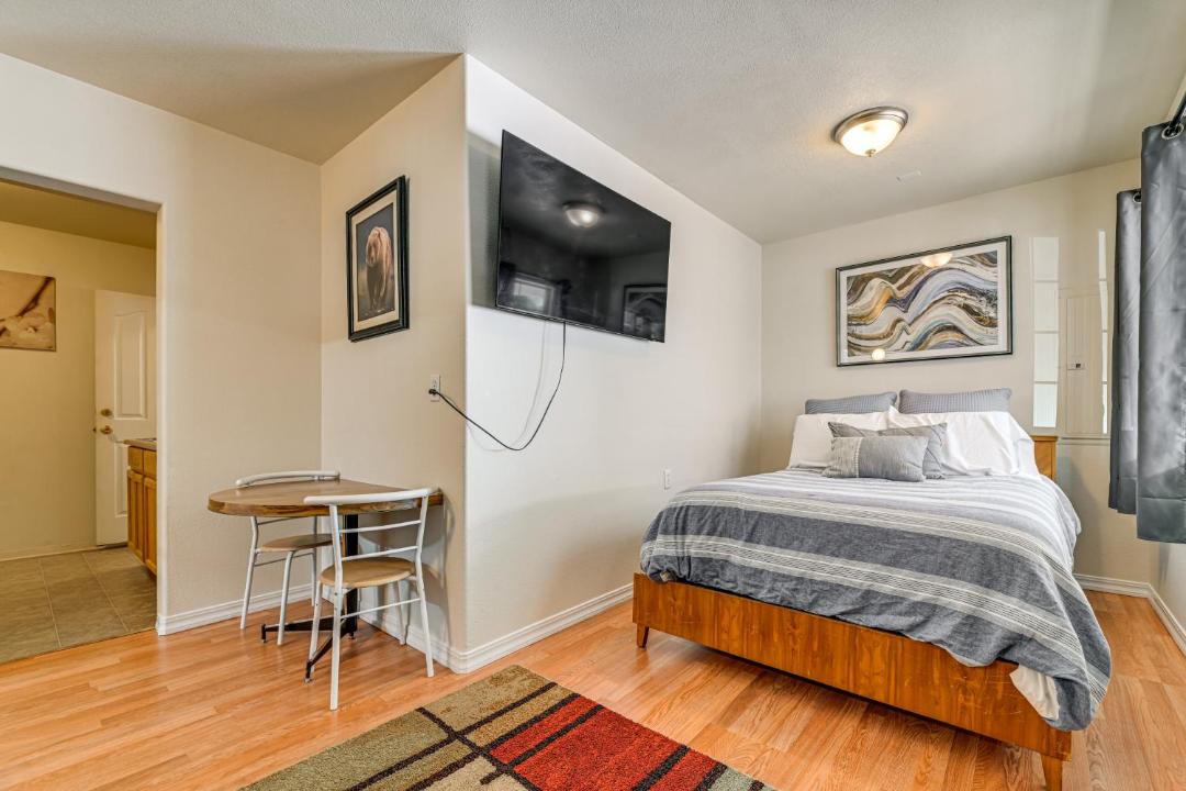 Photo of Bedroom in Cave Junction