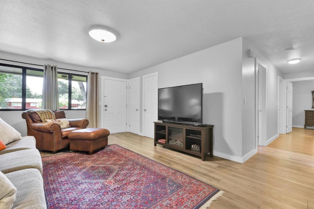 Photo of Livingroom in North End