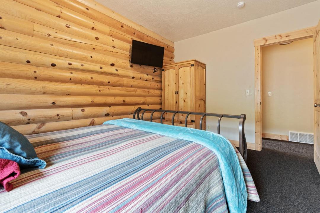 Photo of Bedroom in Harbor Village