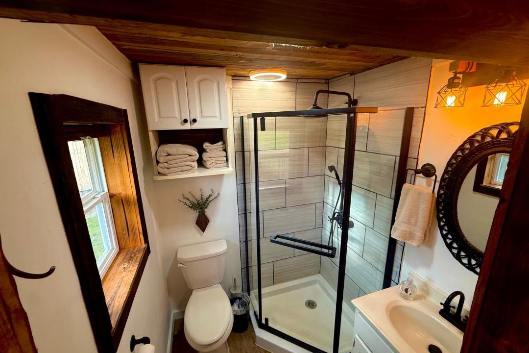 Photo of Bathroom in Redwood