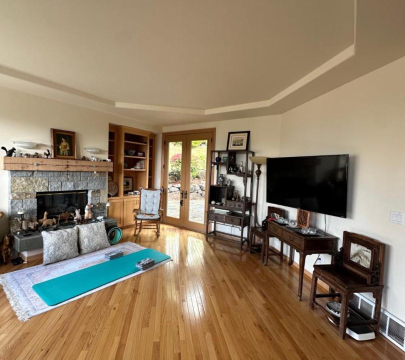 Photo of Livingroom in Cougar Mountain