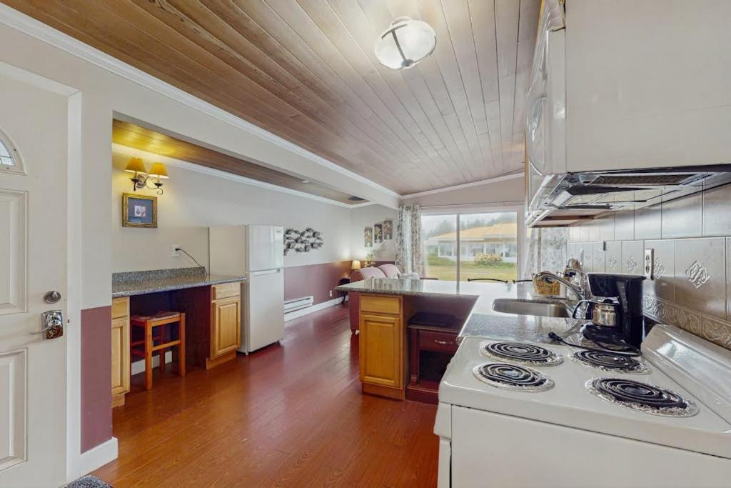 Photo of Kitchen in Copalis Beach