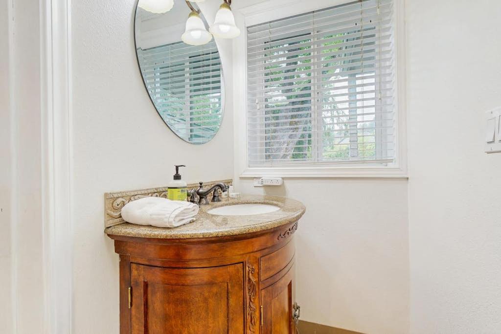 Photo of Bathroom in Metzger