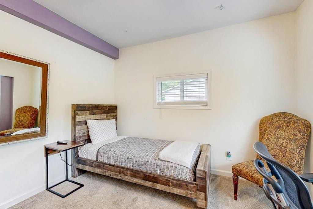 Photo of Bedroom in Metzger