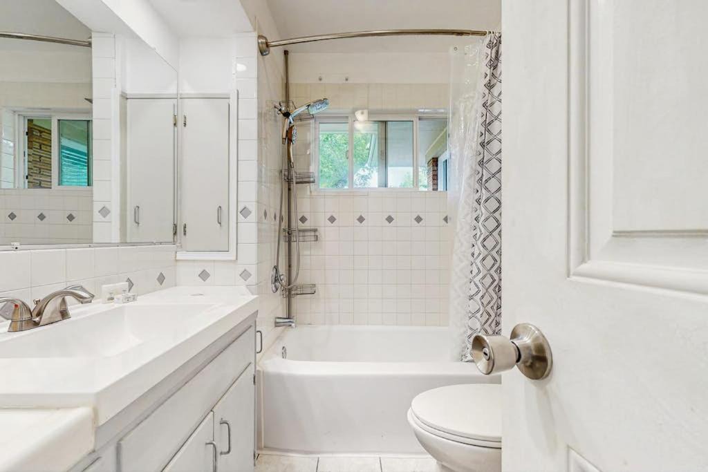 Photo of Bathroom in Metzger