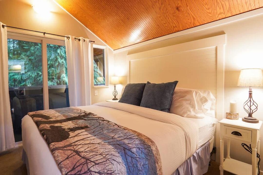 Photo of Bedroom in Glacier