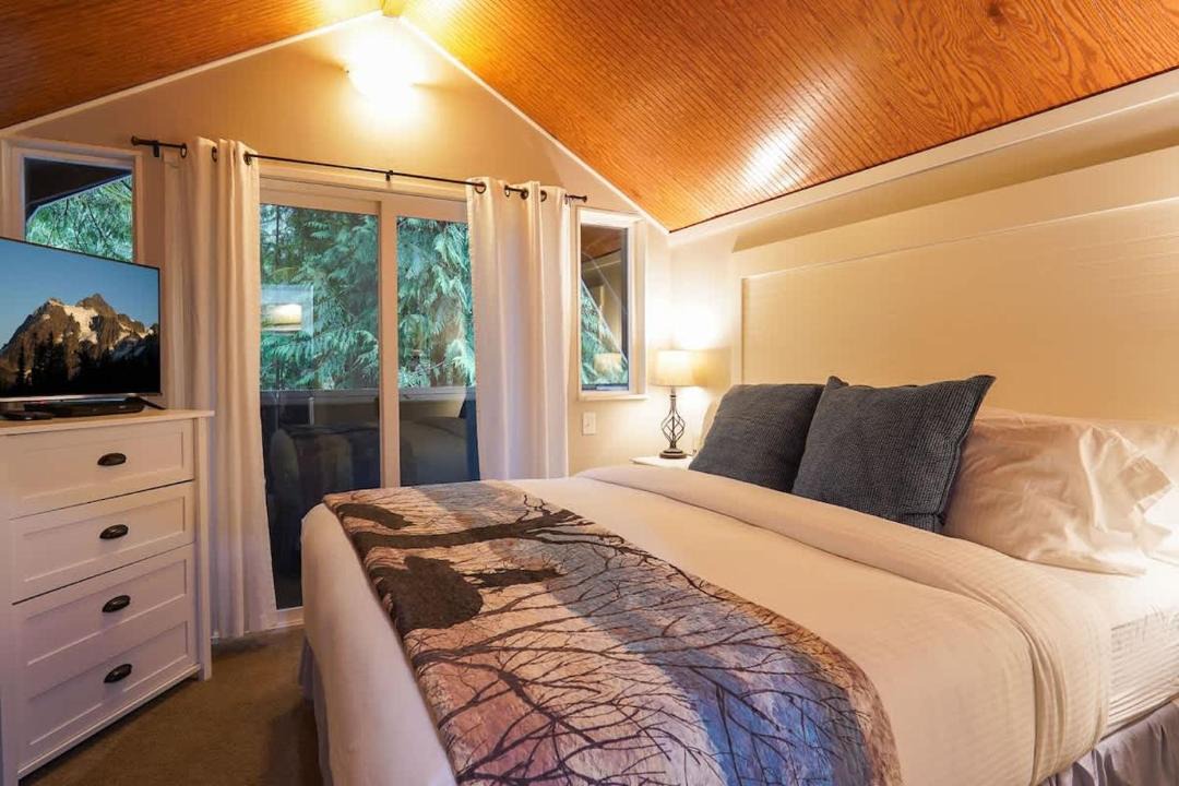 Photo of Bedroom in Glacier