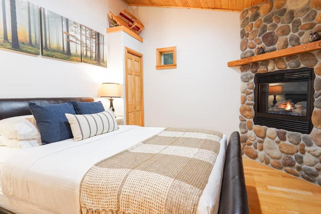 Photo of Bedroom in Glacier