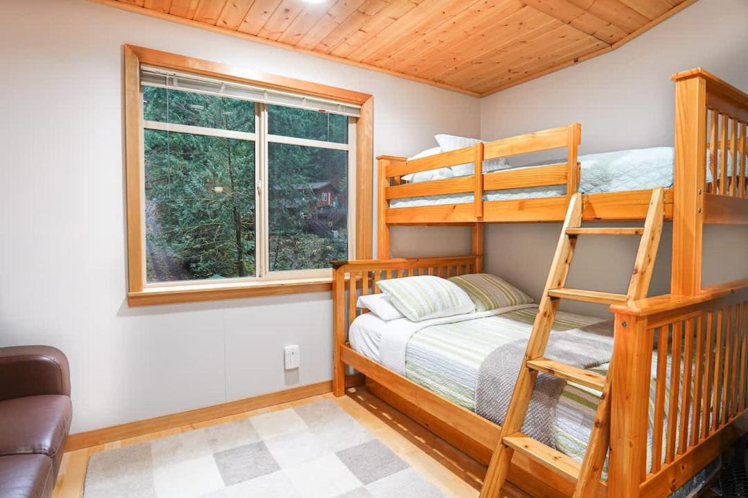 Photo of Bedroom in Glacier