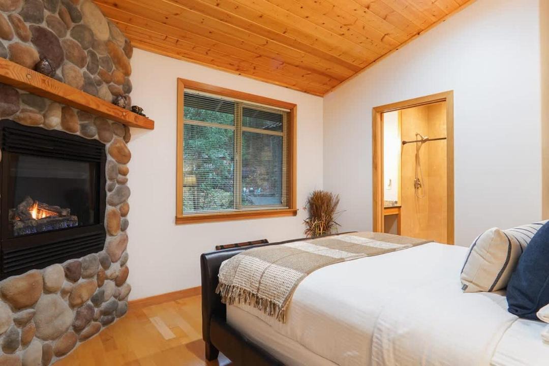 Photo of Bedroom in Glacier