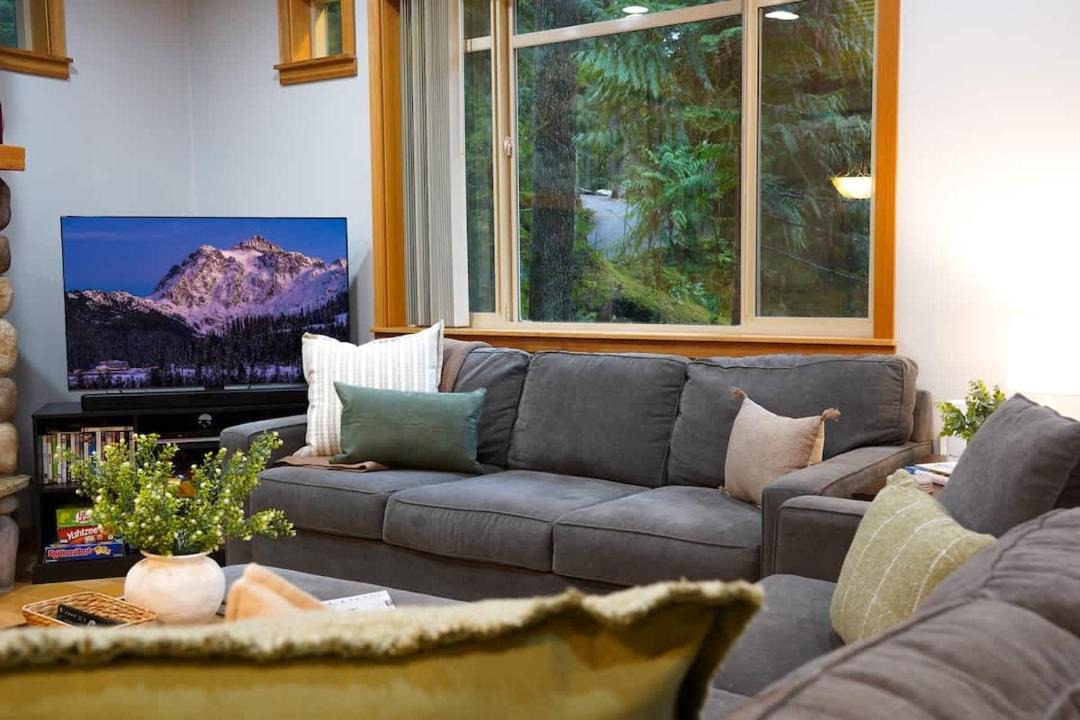 Photo of Livingroom in Glacier