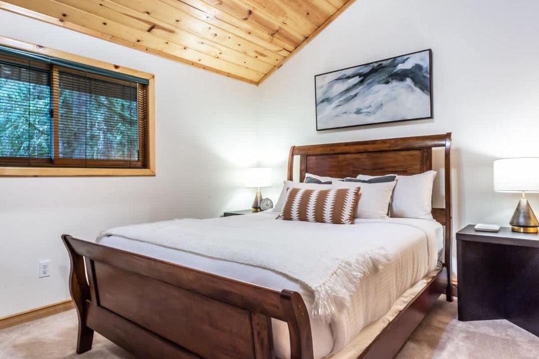 Photo of Bedroom in Glacier