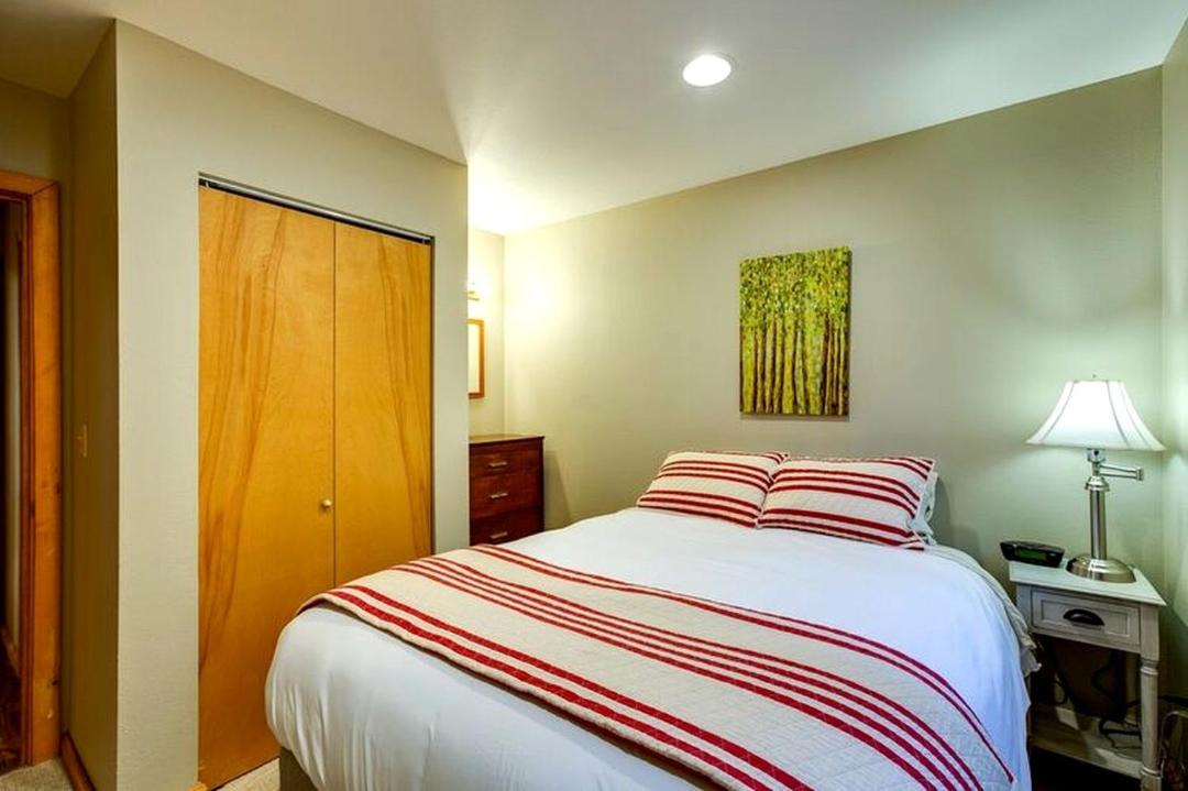 Photo of Bedroom in Glacier