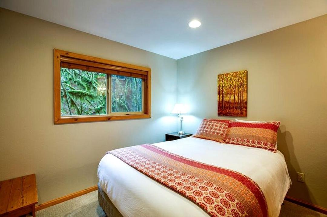 Photo of Bedroom in Glacier