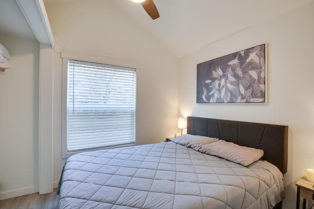 Photo of Bedroom in Oakland