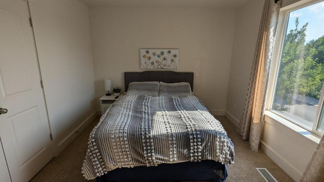 Photo of Bedroom in Logan