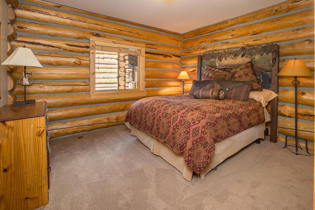 Photo of Bedroom in West Yellowstone