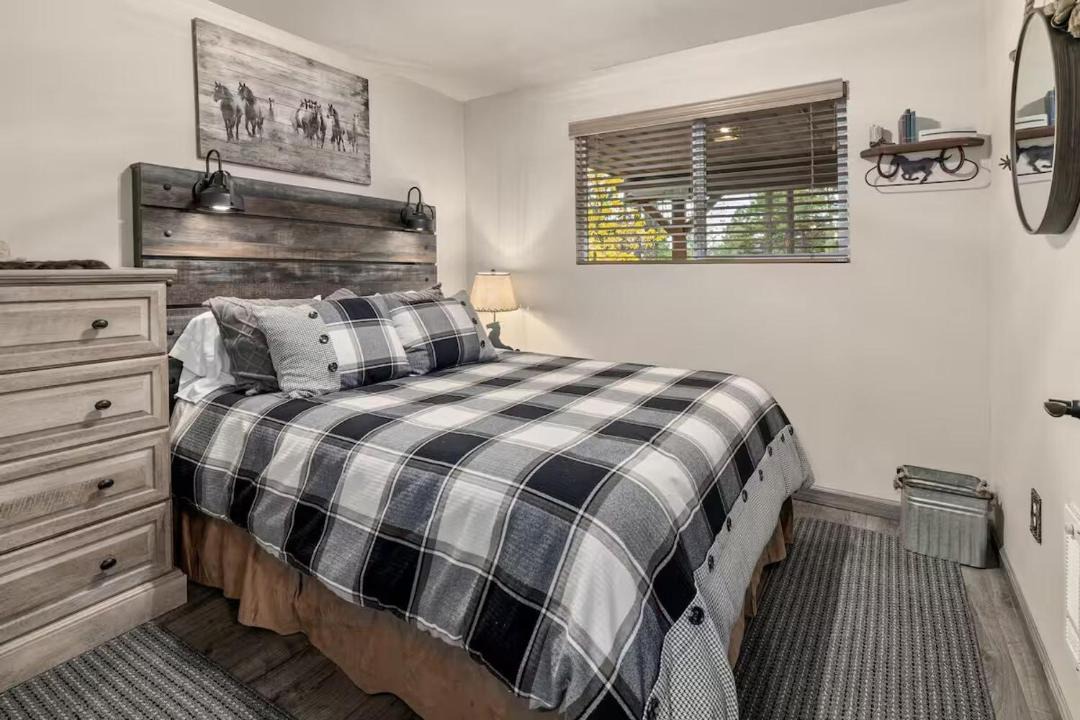 Photo of Bedroom in Roslyn Ridge