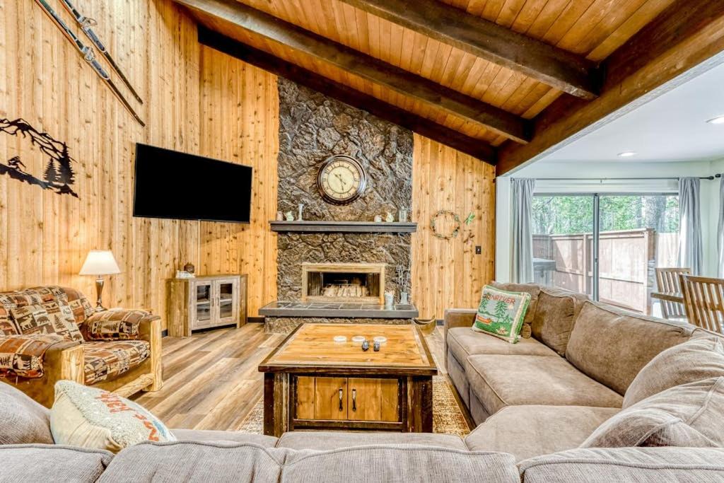 Photo of Livingroom in Sunriver
