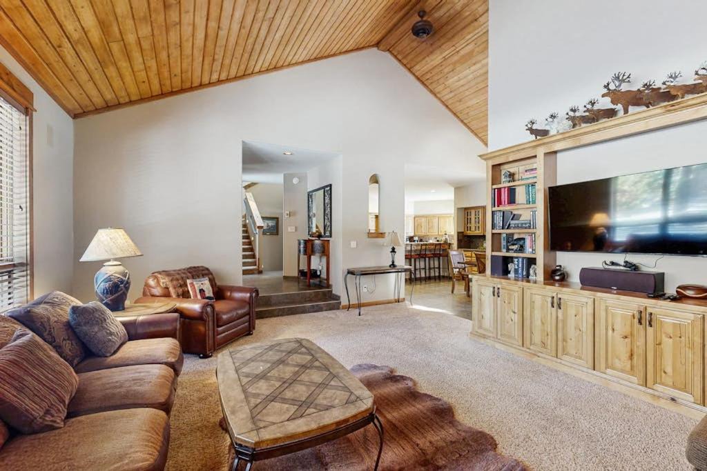 Photo of Livingroom in Sunriver