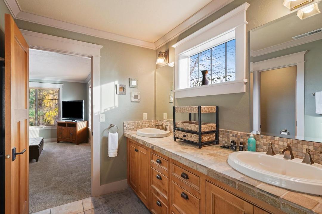 Photo of Bathroom in River Terrace