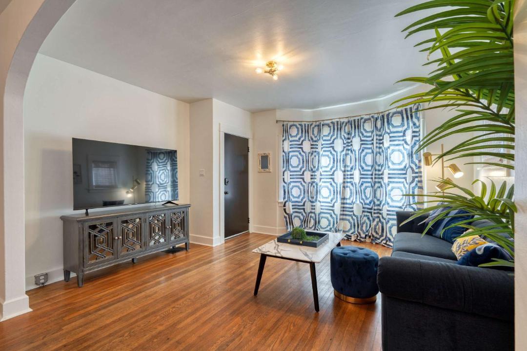 Photo of Livingroom in Hosford-Abernethy