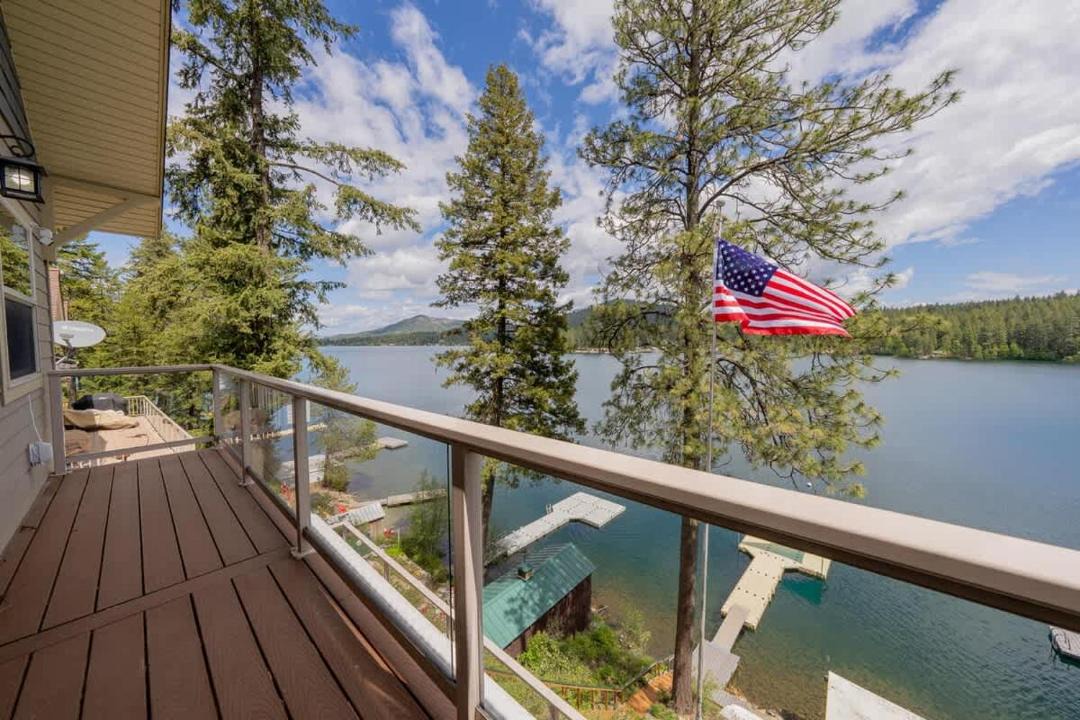 Photo of Patio Balcony in Loon Lake