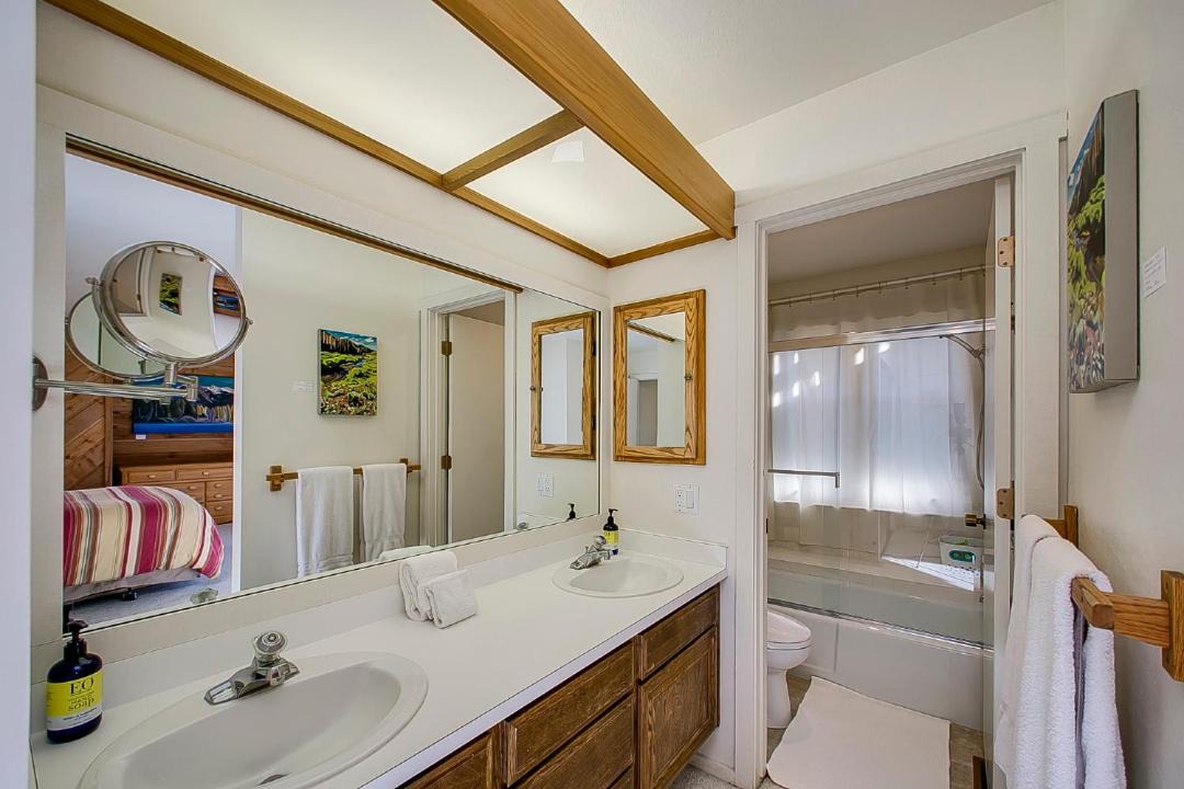 Photo of Bathroom in Elkhorn Village