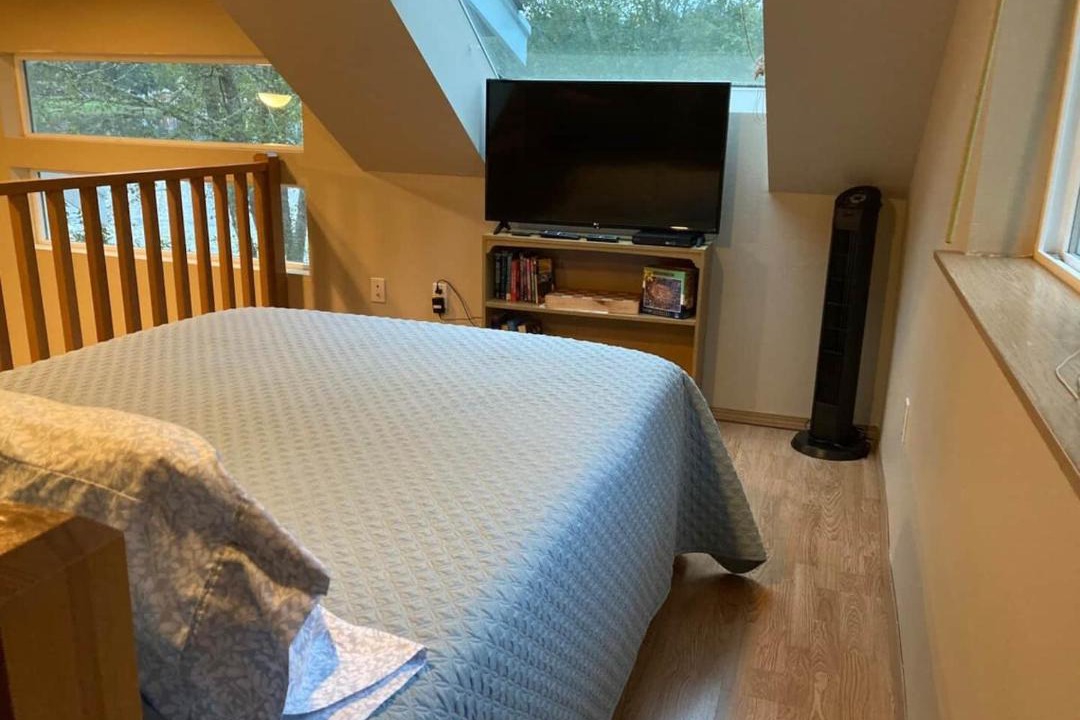 Photo of Bedroom in Eatonville